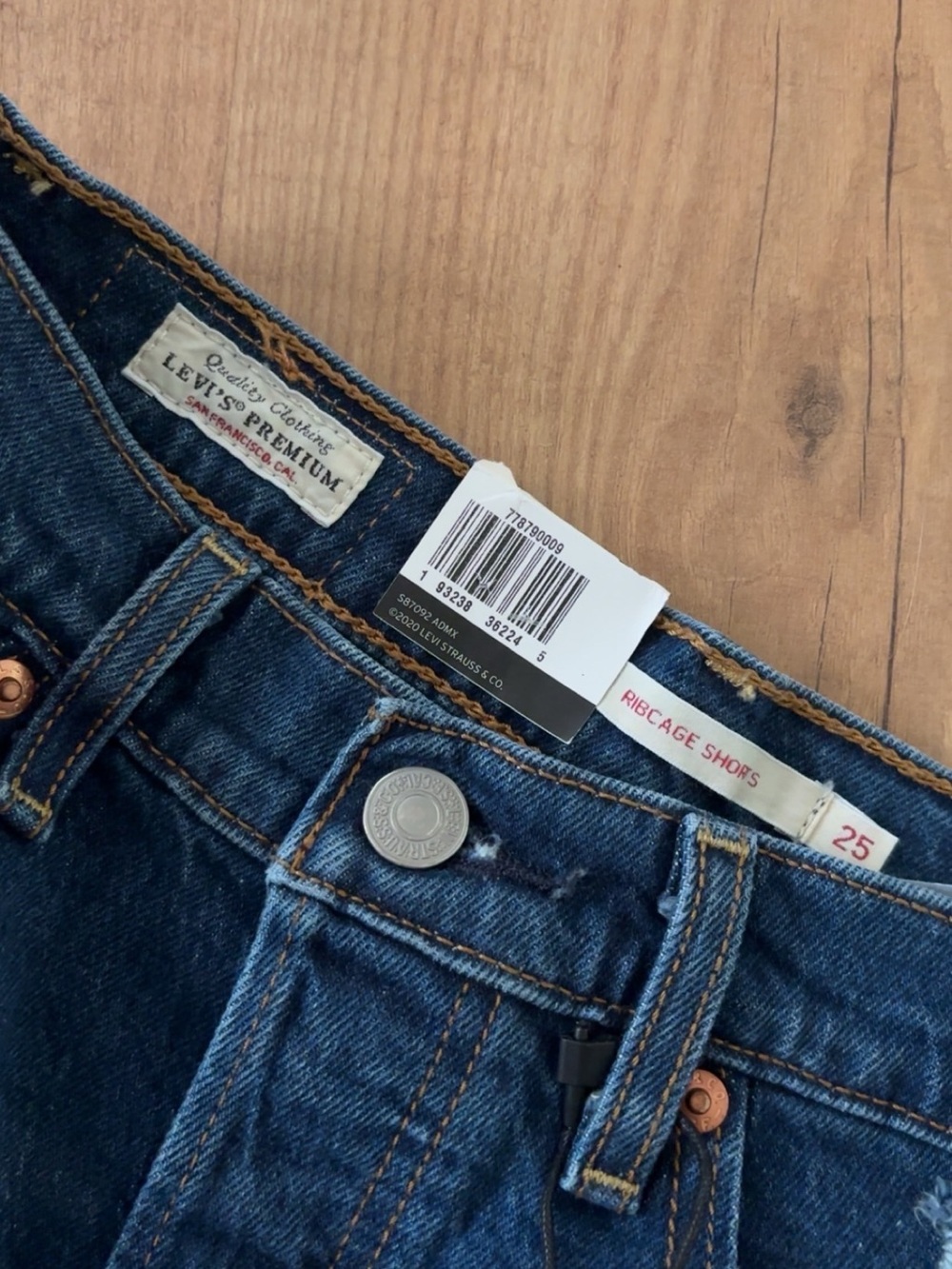 Levi's Ribcage Denim Shorts - Picture 14 of 14